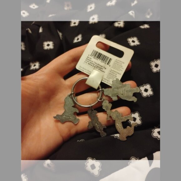Vintage Winnie The Pooh keychain - Picture 2 of 2